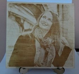 Гравюра на снимка върху дървена плоча
